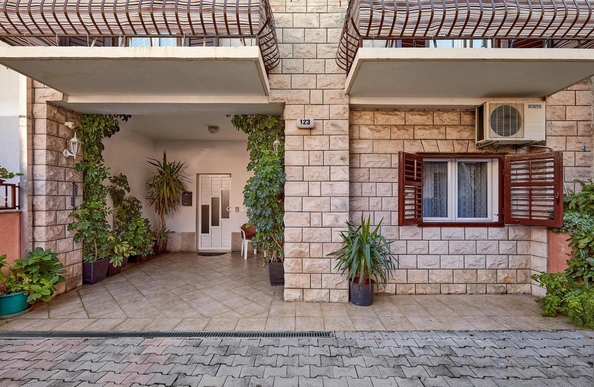 Apartments Ljubica Makarska Bagian luar foto