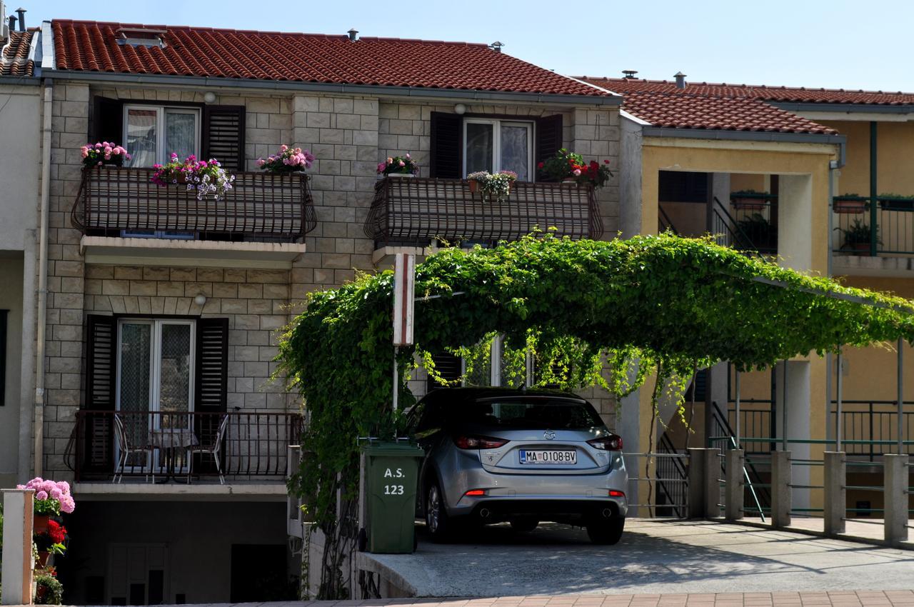 Apartments Ljubica Makarska Bagian luar foto